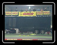 HPIM9494 * Pacal hoch auf dem Fahrerstand. Unter ihm zieht sein Renner nur noch einen gelb blauen Strich. Power pur! * 2592 x 1936 * (2.57MB)