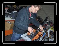 HPIM9544 * Clark verpackt die neuen Indy Reifen in Reifenheizdecken * 2592 x 1936 * (1.79MB)