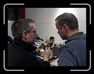 HPIM9606 * Michael Mielke mit Auspuff und Peter Palau geht ein Licht auf * 2592 x 1936 * (1.78MB)