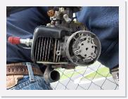 HPIM3535 * Jörg Rallenkötter ist der Zylinder hochgegangen - Das was da in der mitte so glänzt ist der Kolben ! * 2592 x 1936 * (1.97MB)