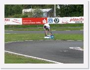 HPIM3550 * Patrik bernauer hilf Wölfli wieder auf die Strecke * 2592 x 1936 * (2.55MB)