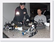 HPIM5143 * Bis tief in die Nacht wird noch 1zu5er gefachsimpelt * 2592 x 1936 * (1.38MB)