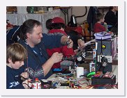 HPIM5441 * MacGyver schraubt * 2592 x 1936 * (2.09MB)