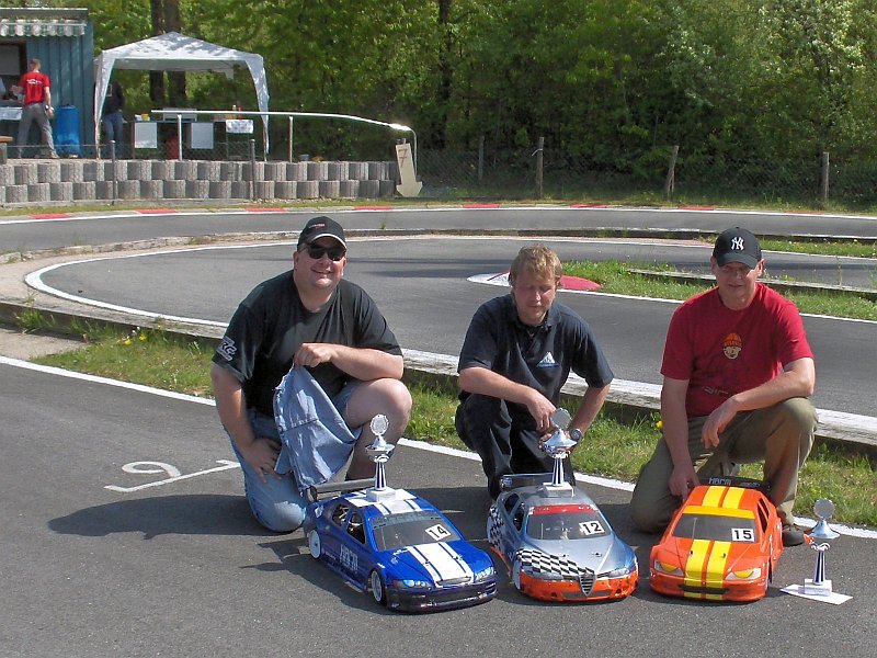 HPIM0003.JPG - v.L.: Herty 3.Platz, UP 2.Platz, O-Man 1Platz