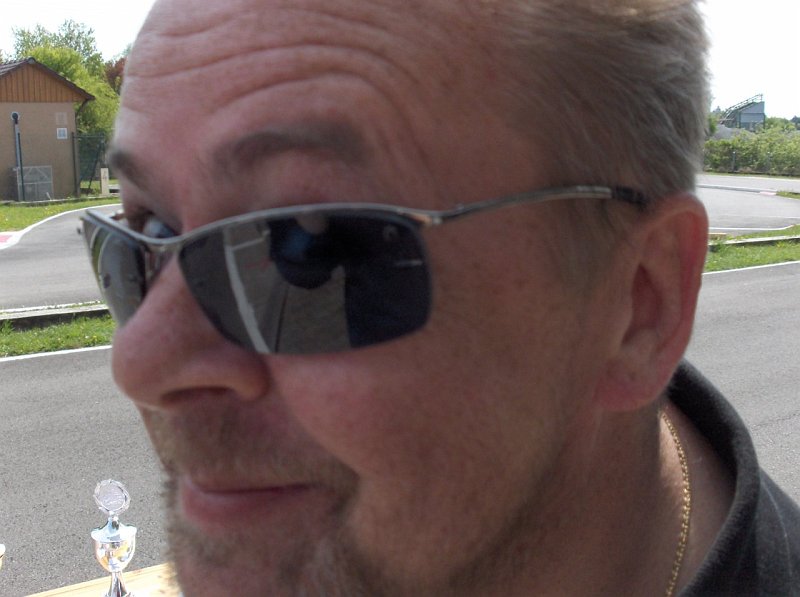 HPIM9983.JPG - Holzauge sei Wachsam. Michael guggt verschmitzt!