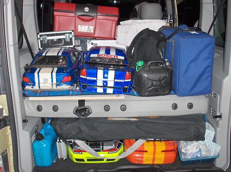 HPIM9386.JPG - Babbes hat einen Opel Transporter organisiert, in den vier Leute mitsammt Equipment locker reinpassen.