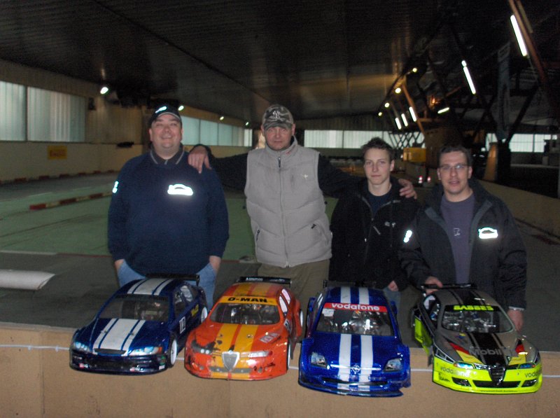 HPIM9427.JPG - Das Team nach getaner Arbeit. v.L.: HERTY, O-Man, Michael und Babbes