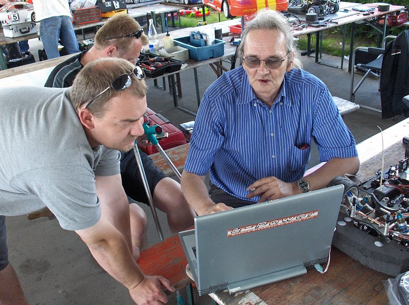 HPIM0376.JPG - Die Elektrofahrer sind immer mit Laptop unterwegs!