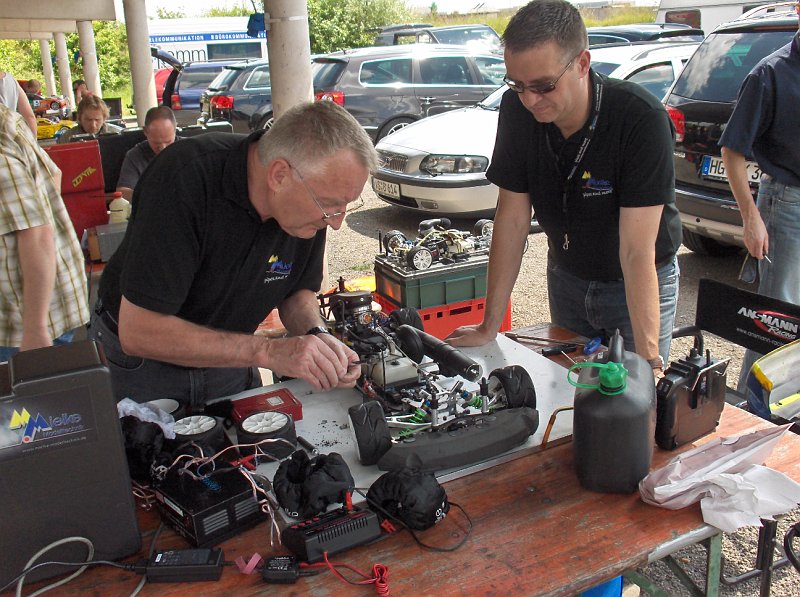 HPIM0383.JPG - Die Mielkes bei Setup