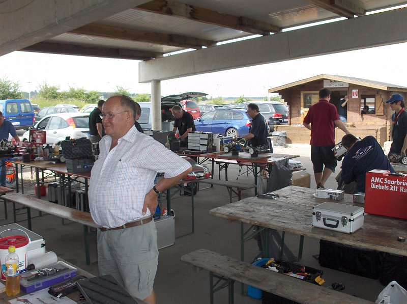 HPIM0409.JPG - Papa Pauly macht Dehnübungen