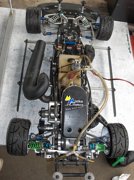 HPIM0425.JPG - Hertys alter H.A.R.M. mit neuen Reifen. Indy500 für Luxembourg sehr empfehlenswert!