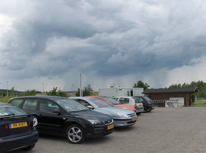 HPIM0493.JPG - Das obligatorische Luxembourg-Gewitter kommt diesmal sehr spät und zieht knapp vorbei