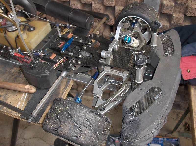 HPIM1371.JPG - Nach horrorcrash fehlt nicht nur der Stoßdämpfer ...