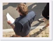 HPIM8206 * Jörn liest die Ergebnisse von einem leeren Blatt ab * 2592 x 1936 * (2.36MB)