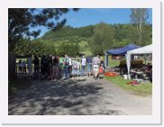 HPIM7033 * Zuschauermassen strömen bei blauestem Himmel * 2592 x 1936 * (2.52MB)