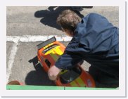 HPIM7160 * Der Cheffe persönlich macht Helfer für den O-Man * 2592 x 1936 * (1.61MB)