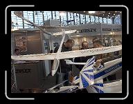 HPIM5101 * Auf dem Multiplex Stand. Schöner neuer (Motor) Segler * 2592 x 1936 * (1.94MB)