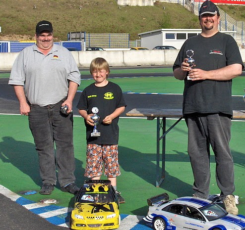 Herty (rechts) wird im Hobby-Cup zweiter hinter dem Kleinen in der Mitte! 